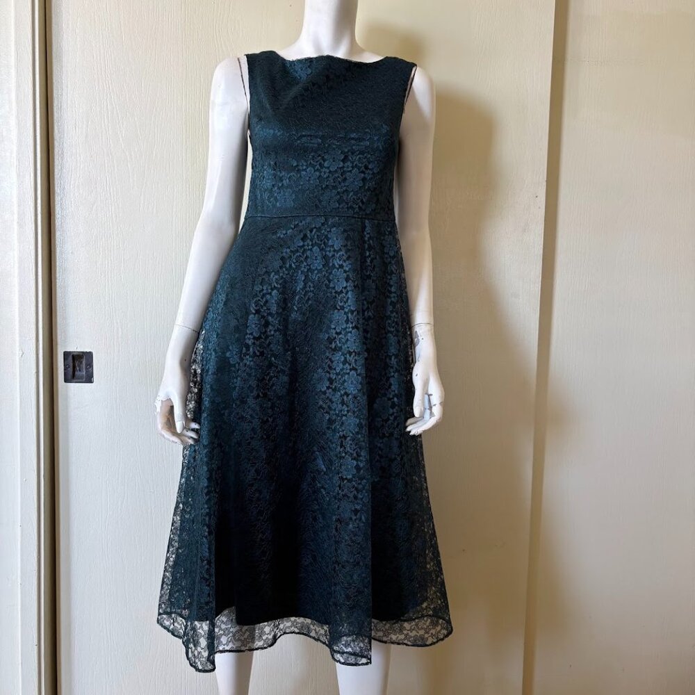 Betsey Johnson Green Lace Dress Fully Lined Sleeveless Back Zipper Size 2